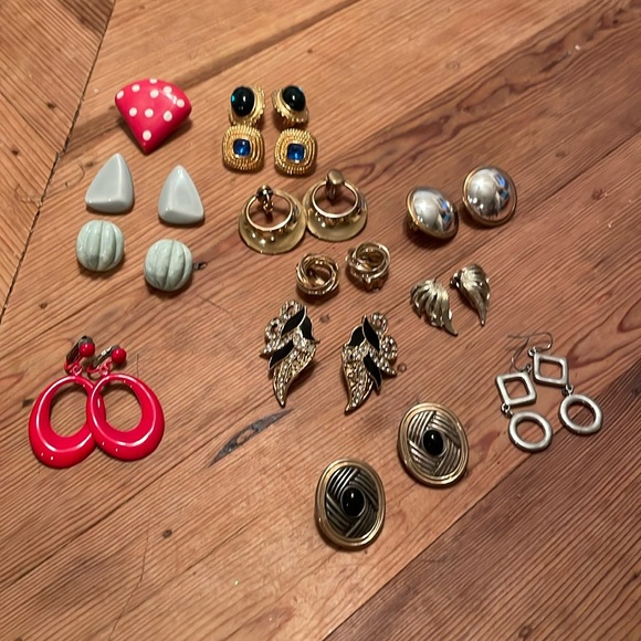 Vintage bundle of 1980 earrings - Picture 1 of 8